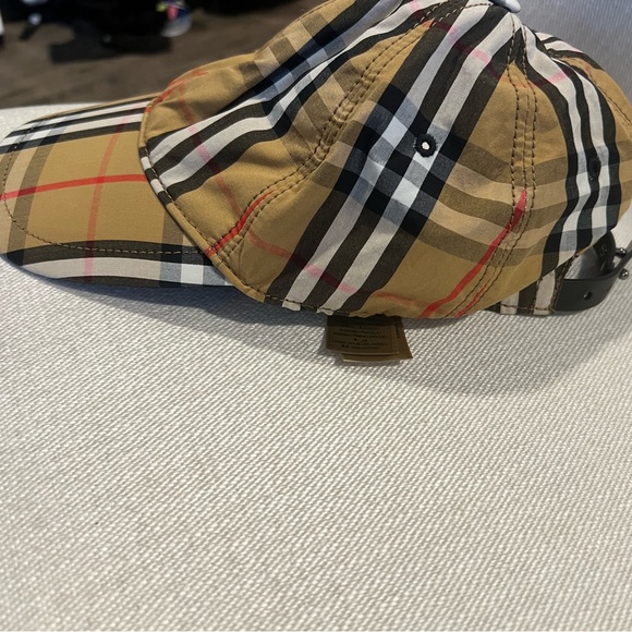 Burberry baseball hat 🧢 - Picture 5 of 9
